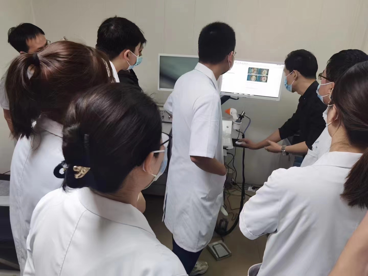 【大豆醫(yī)療】河南省鄭州市某醫(yī)院肛腸檢查系統(tǒng)裝機(jī)培訓(xùn)